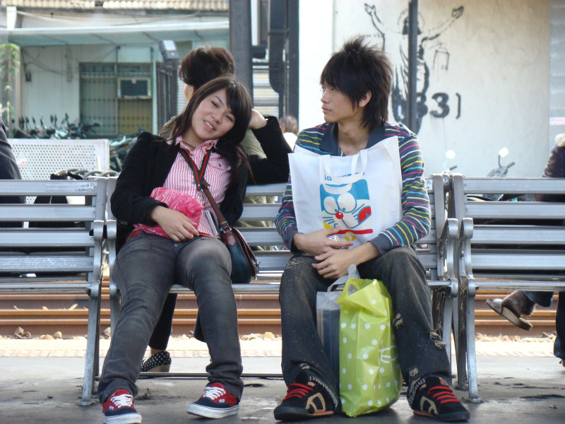 月台交談旅客2008台中火車站台灣鐵路旅遊攝影