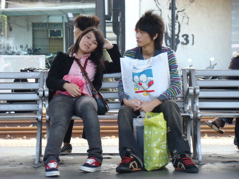 月台交談旅客2008台中火車站台灣鐵路旅遊攝影