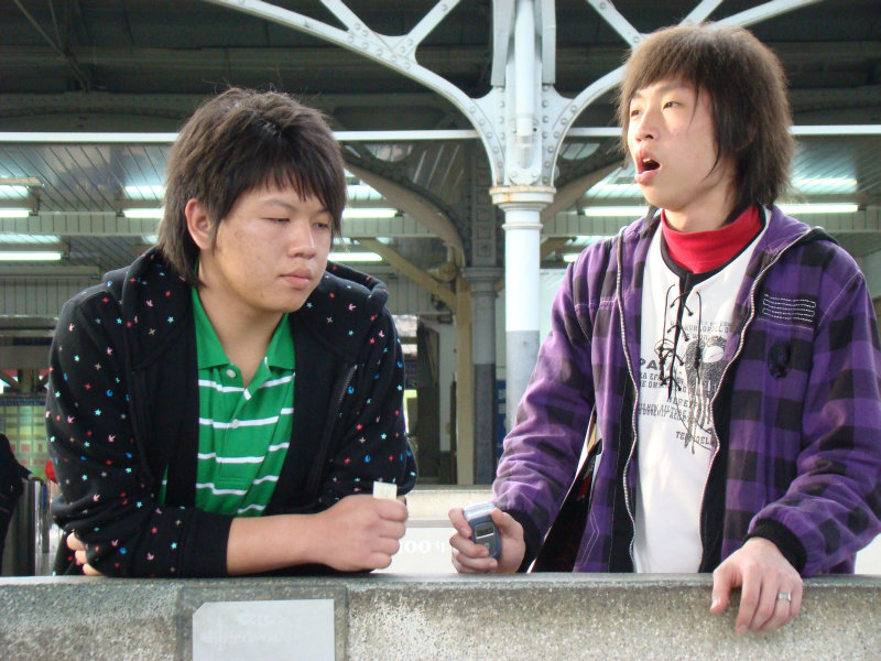 月台交談旅客2008台中火車站台灣鐵路旅遊攝影