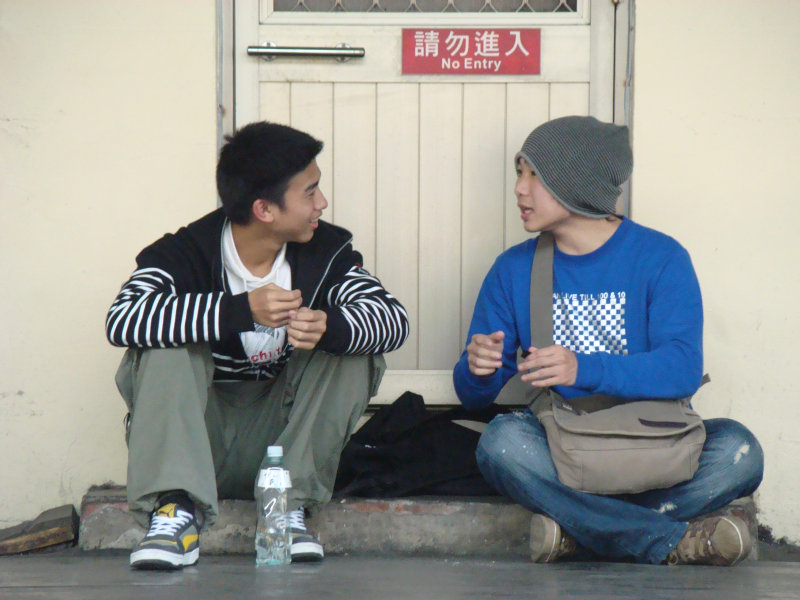 月台交談旅客2008台中火車站台灣鐵路旅遊攝影
