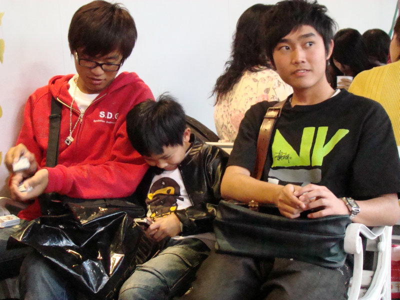 月台交談旅客2008台中火車站台灣鐵路旅遊攝影