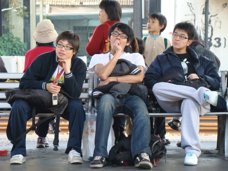 月台交談旅客2008台中火車站台灣鐵路旅遊攝影