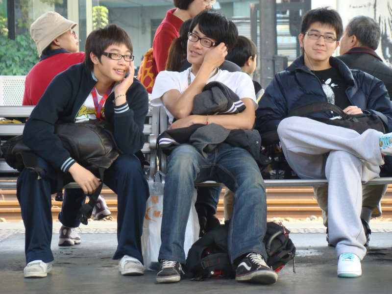 月台交談旅客2008台中火車站台灣鐵路旅遊攝影