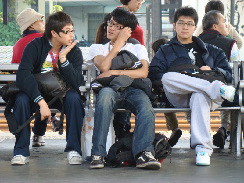 月台交談旅客2008台中火車站台灣鐵路旅遊攝影