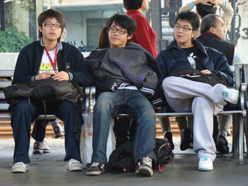 月台交談旅客2008台中火車站台灣鐵路旅遊攝影