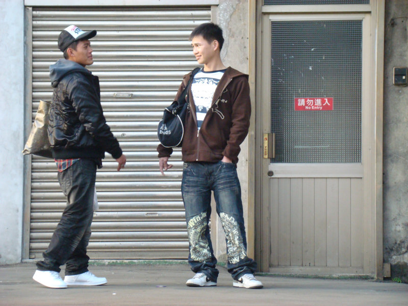 月台交談旅客2008台中火車站台灣鐵路旅遊攝影