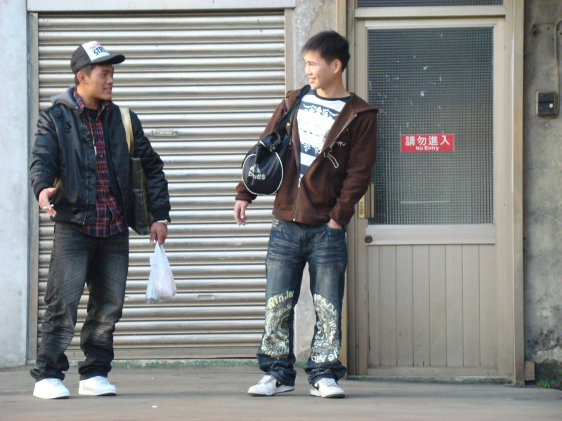 月台交談旅客2008台中火車站台灣鐵路旅遊攝影