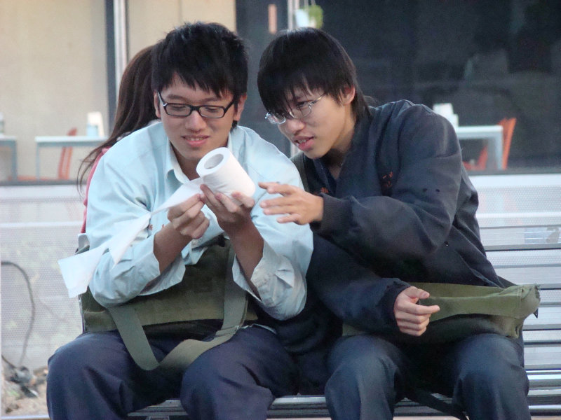 月台交談旅客2008台中火車站台灣鐵路旅遊攝影