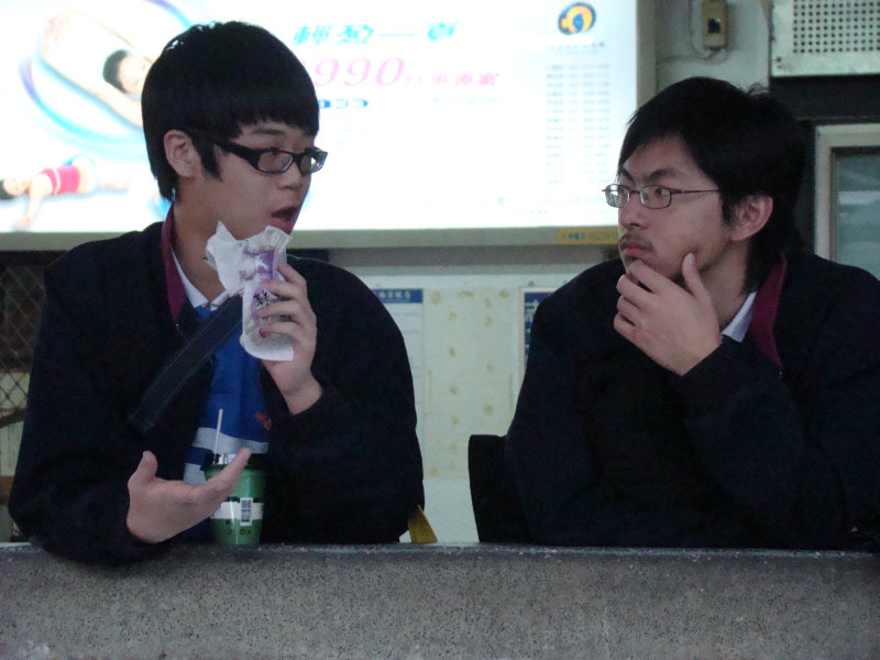 月台交談旅客2008台中火車站台灣鐵路旅遊攝影