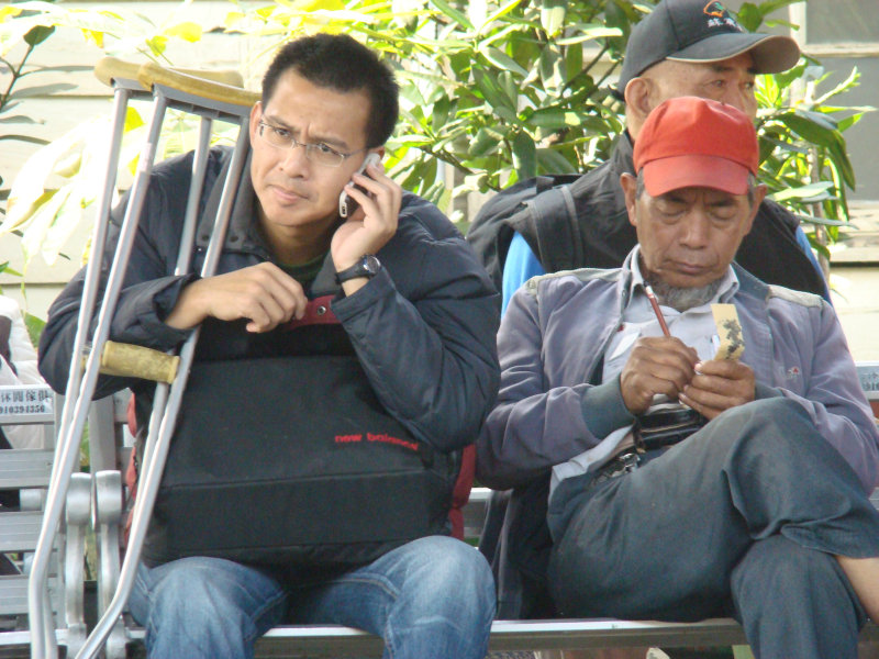 月台交談旅客2008台中火車站台灣鐵路旅遊攝影