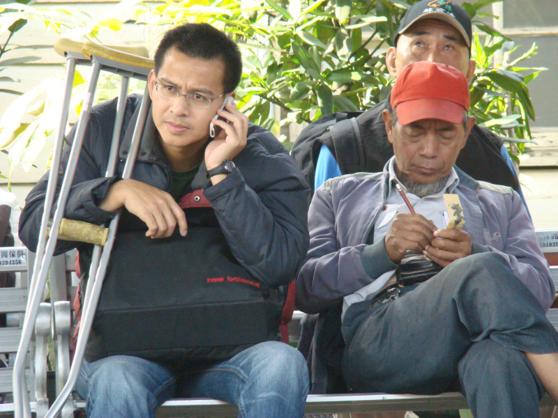 月台交談旅客2008台中火車站台灣鐵路旅遊攝影