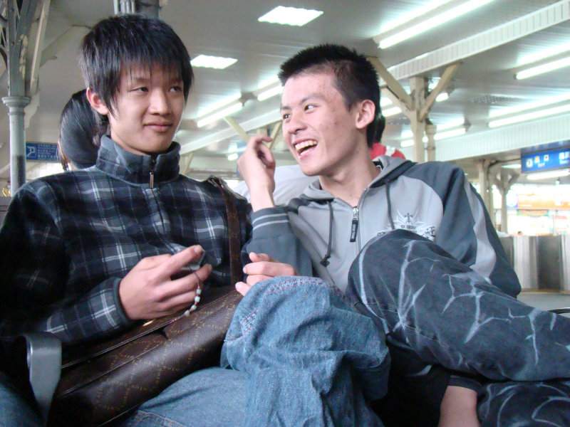 月台交談旅客2008台中火車站台灣鐵路旅遊攝影