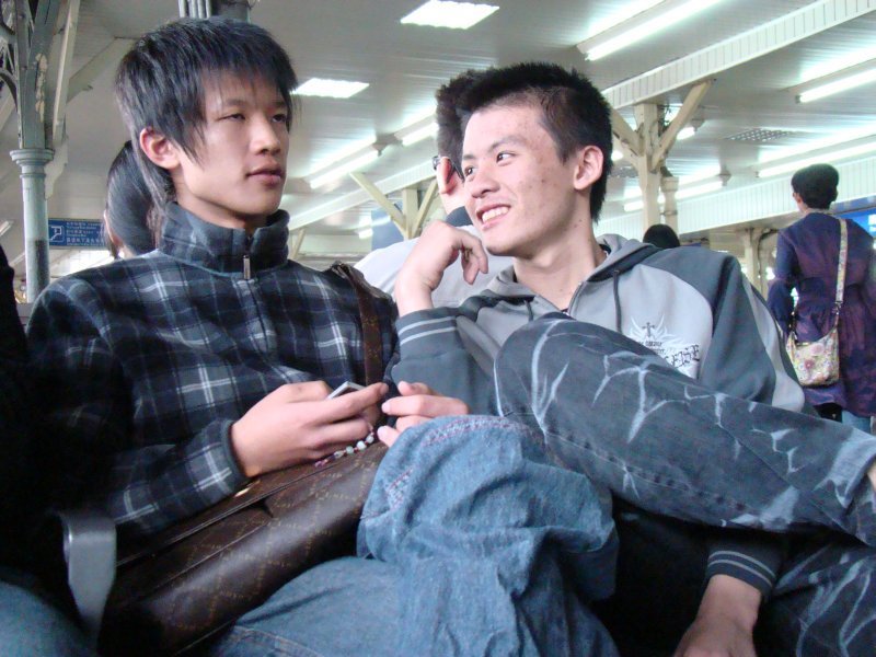 月台交談旅客2008台中火車站台灣鐵路旅遊攝影