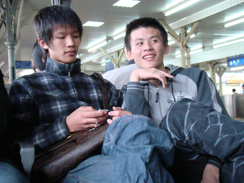 月台交談旅客2008台中火車站台灣鐵路旅遊攝影