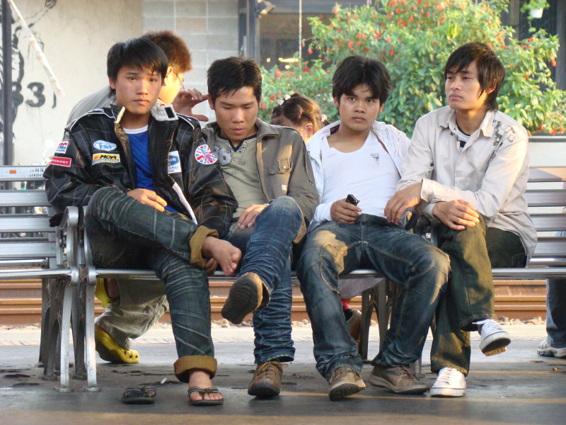 月台交談旅客2008台中火車站台灣鐵路旅遊攝影