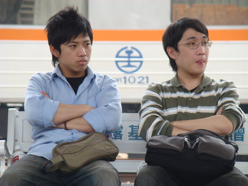 月台交談旅客2008台中火車站台灣鐵路旅遊攝影