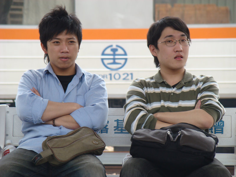 月台交談旅客2008台中火車站台灣鐵路旅遊攝影