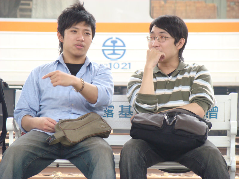 月台交談旅客2008台中火車站台灣鐵路旅遊攝影