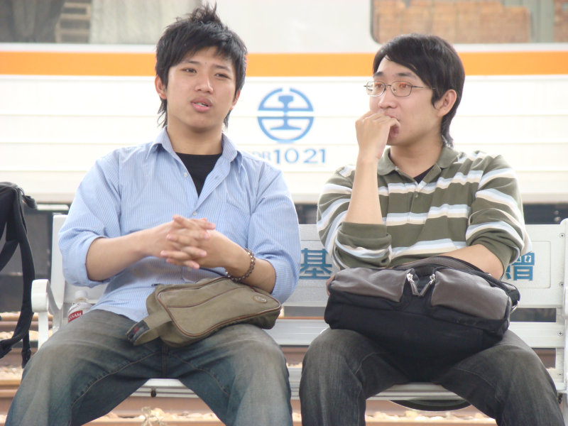 月台交談旅客2008台中火車站台灣鐵路旅遊攝影