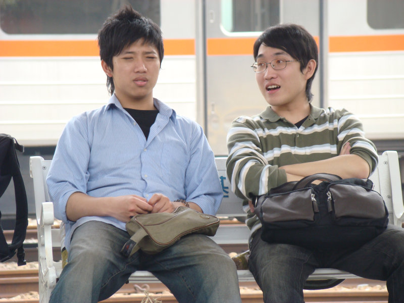 月台交談旅客2008台中火車站台灣鐵路旅遊攝影