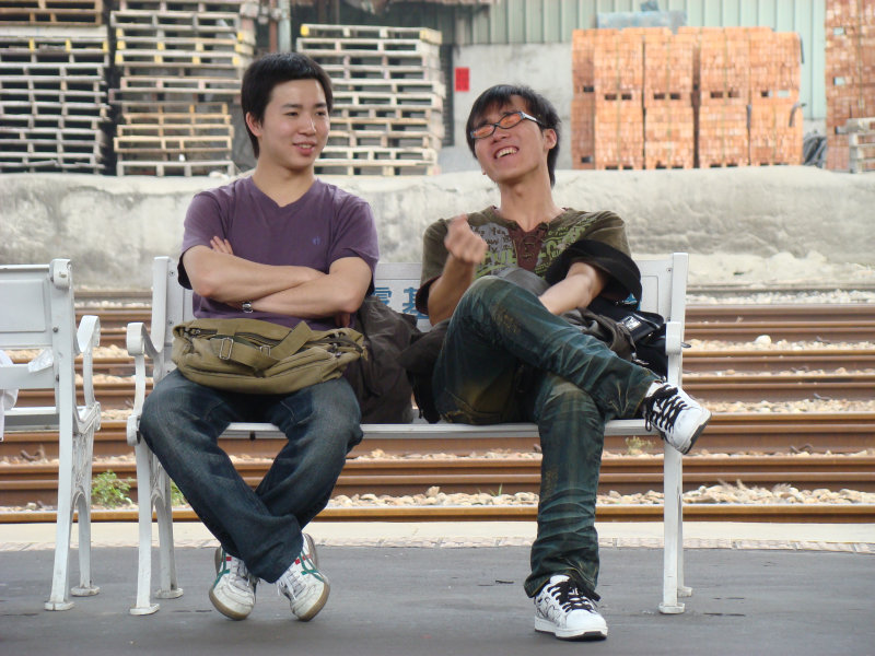 月台交談旅客2008台中火車站台灣鐵路旅遊攝影