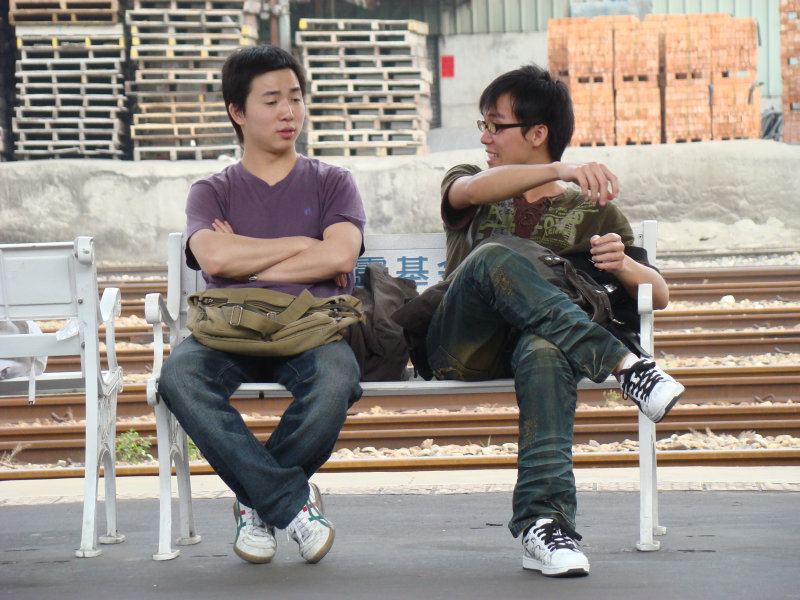 月台交談旅客2008台中火車站台灣鐵路旅遊攝影