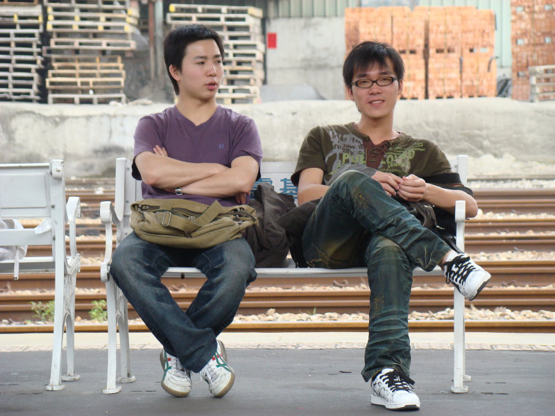 月台交談旅客2008台中火車站台灣鐵路旅遊攝影