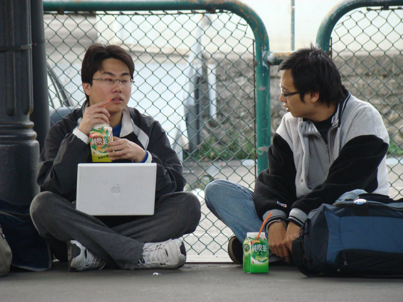 月台交談旅客2008台中火車站台灣鐵路旅遊攝影