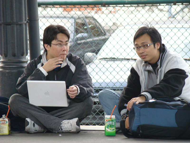 月台交談旅客2008台中火車站台灣鐵路旅遊攝影