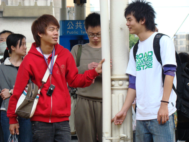 月台交談旅客2008台中火車站台灣鐵路旅遊攝影