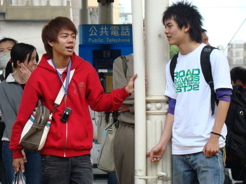 月台交談旅客2008台中火車站台灣鐵路旅遊攝影