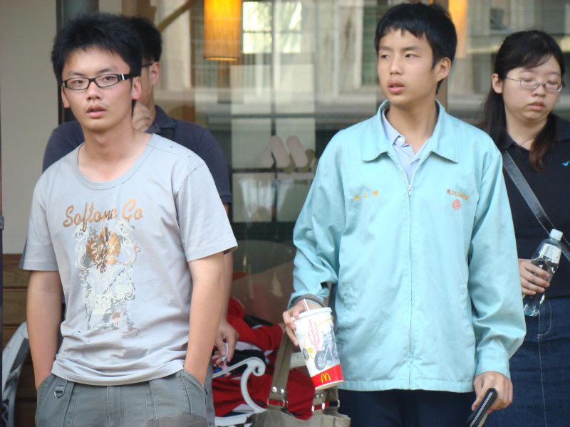 月台交談旅客2008台中火車站台灣鐵路旅遊攝影