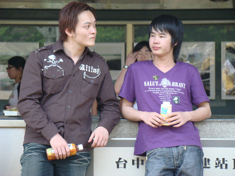 月台交談旅客2008台中火車站台灣鐵路旅遊攝影