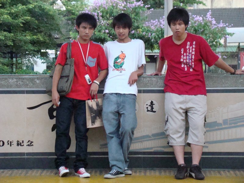 月台交談旅客2008台中火車站台灣鐵路旅遊攝影