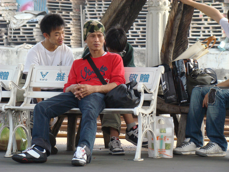 月台交談旅客2008台中火車站台灣鐵路旅遊攝影