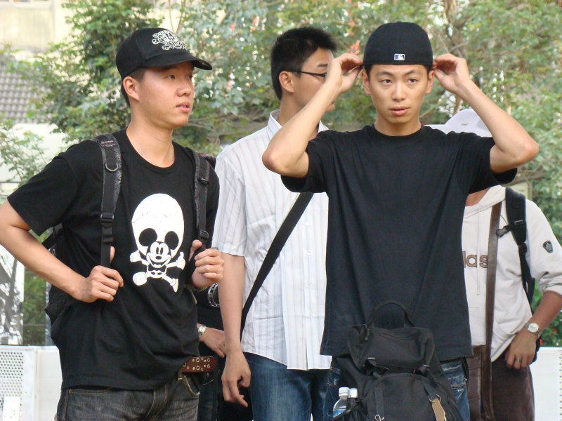 月台交談旅客2009台中火車站台灣鐵路旅遊攝影