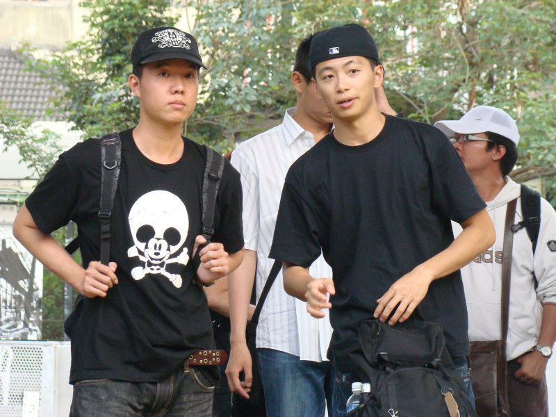 月台交談旅客2009台中火車站台灣鐵路旅遊攝影