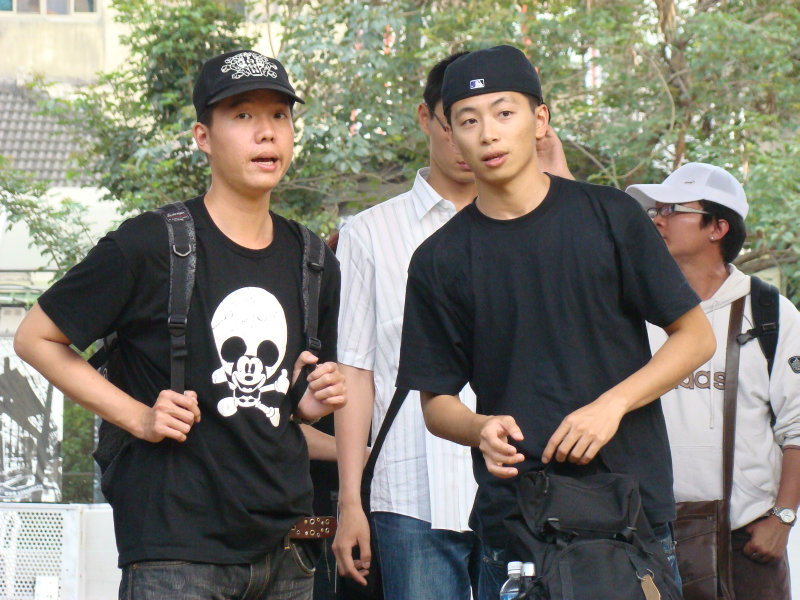 月台交談旅客2009台中火車站台灣鐵路旅遊攝影