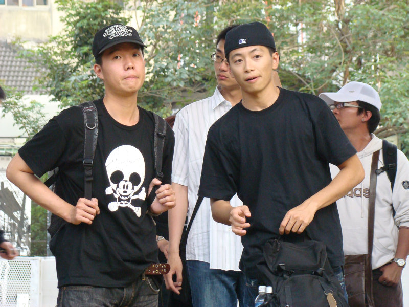 月台交談旅客2009台中火車站台灣鐵路旅遊攝影