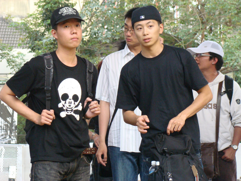 月台交談旅客2009台中火車站台灣鐵路旅遊攝影