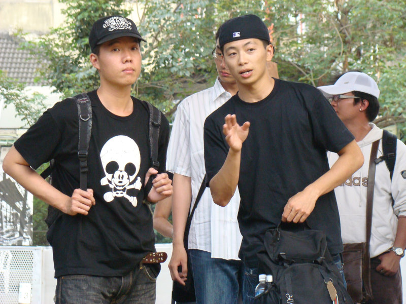 月台交談旅客2009台中火車站台灣鐵路旅遊攝影