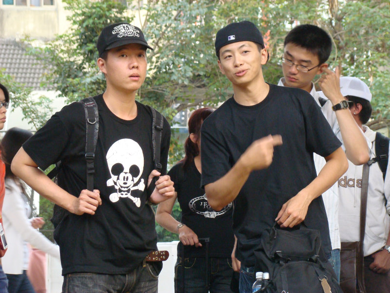 月台交談旅客2009台中火車站台灣鐵路旅遊攝影