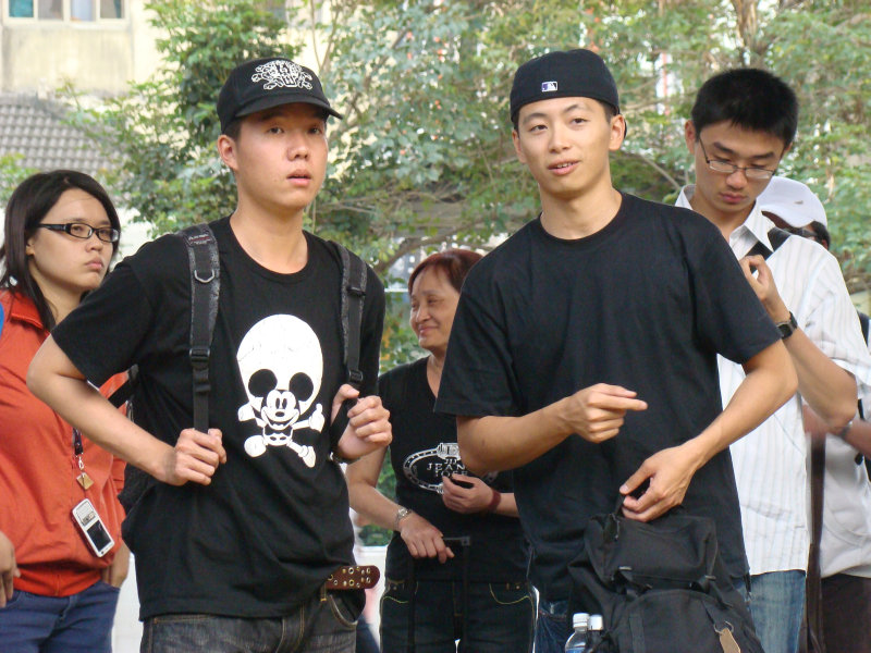 月台交談旅客2009台中火車站台灣鐵路旅遊攝影