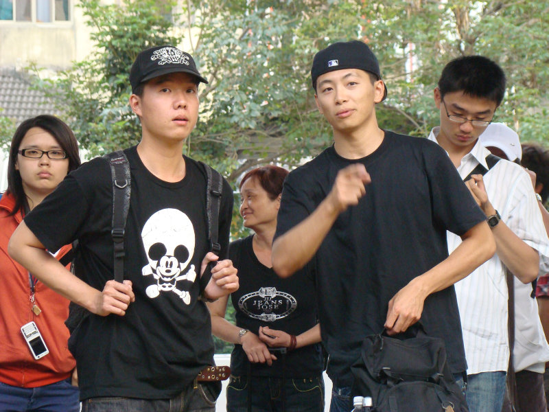 月台交談旅客2009台中火車站台灣鐵路旅遊攝影