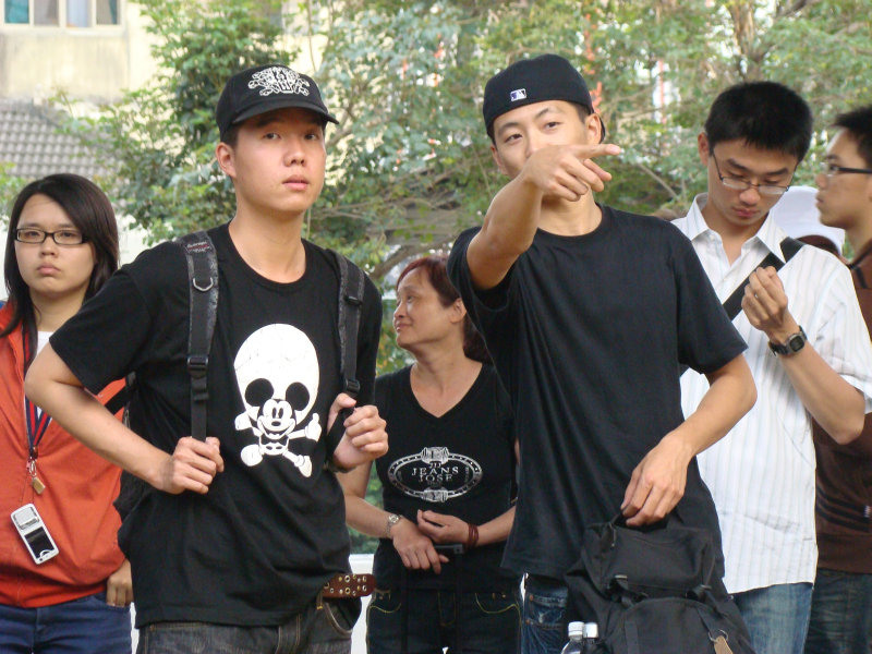 月台交談旅客2009台中火車站台灣鐵路旅遊攝影