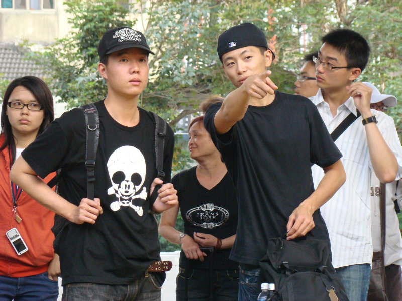 月台交談旅客2009台中火車站台灣鐵路旅遊攝影