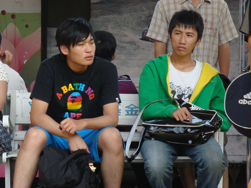 月台交談旅客2009台中火車站台灣鐵路旅遊攝影