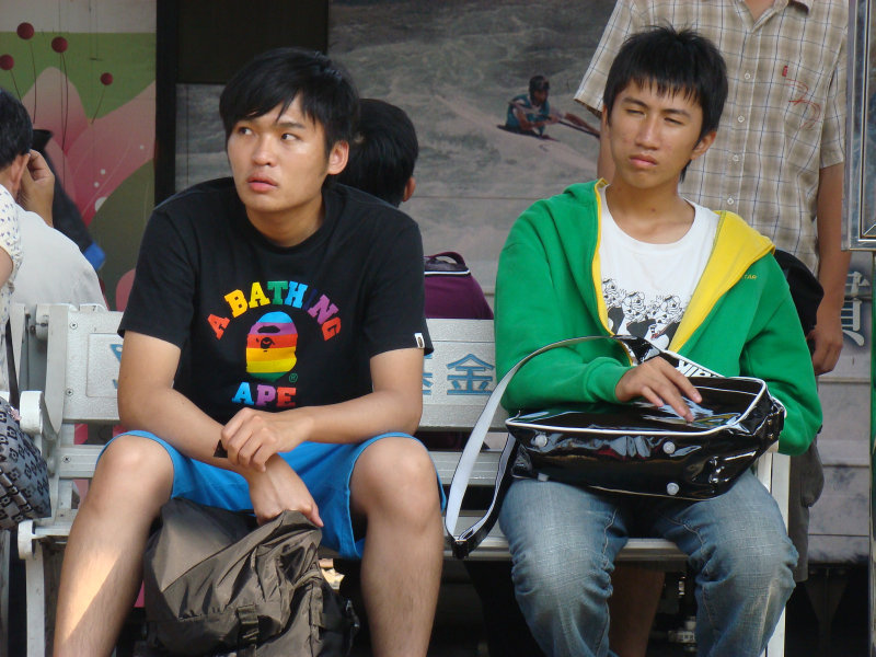 月台交談旅客2009台中火車站台灣鐵路旅遊攝影