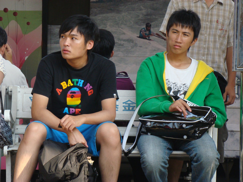 月台交談旅客2009台中火車站台灣鐵路旅遊攝影