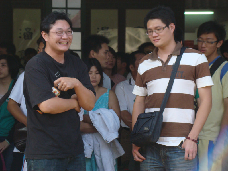 月台交談旅客2009台中火車站台灣鐵路旅遊攝影